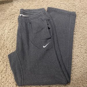 Mens Nike sweatpants. Size large.